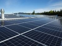 Mit Sonnenenergie zu nachhaltigen Poolabdeckungen