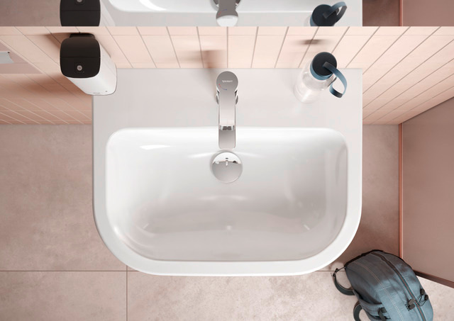 Alt-Text: „Moderne Sanitärinstallation in einem Badezimmer mit hochwertigem Waschbecken und integriertem Seifenspender, geeignet für nachhaltige Gebäudeprojekte im TGA-Bereich.