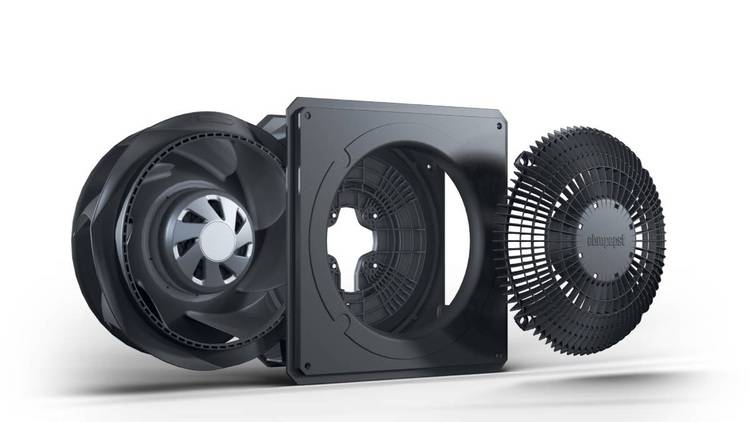 Detailansicht eines zerlegten Kühlventilators zur Veranschaulichung von Lüfterblättern, Gehäuse und Schutzgitter in schwarzer Ausführung für die Optimierung energieeffizienter HVAC-Systeme.