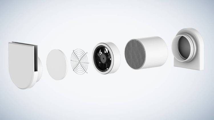 Neuer ALT-Text: "Detailansicht eines wandmontierten Lüftungsventilators mit sichtbaren Komponenten wie Motor, Rotorblättern und Gehäuse, relevant für Fachplaner und TGA-Ingenieure im Bereich Gebäudeenergietechnik.