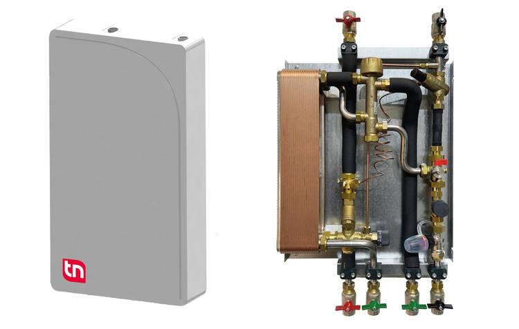 Alt-Text: „ Detaillierte Ansicht eines offenen Warmwasserspeichers mit freiliegenden Kupferrohren und Ventilen zur Veranschaulichung der internen Struktur. Ideal für TGA-Planer und Heizungsfachleute, um Einblicke in die Komponenten moderner Heizsysteme zu erhalten.