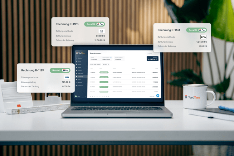 Aktueller Alt-Text: „Laptop auf einem Schreibtisch, auf dem Finanzsoftware angezeigt wird und um den herum Zahlungskarten schweben.“
Optimierter Alt-Text: „Laptop auf einem Schreibtisch zeigt eine Gebäudetechnik-Managementsoftware; daneben schweben Karten zur Darstellung digitaler Lösungen in der Energiebewirtschaftung für Entscheider und Fachhandwerker.