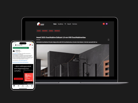 Bild mit einem Laptop und Smartphone auf schwarzem Hintergrund, die eine Website mit einer innovativen, dunkel gestalteten Duschlösung präsentieren. Geeignet für Entscheider in der Gebäudetechnikbranche, die Wert auf modernes Design und Funktionalität legen.