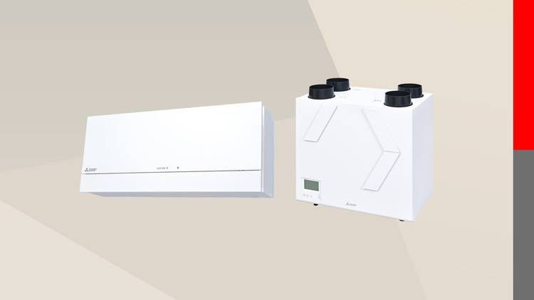 „Zwei weiße HVAC-Einheiten vor einem beigen Hintergrund, eine wandmontierte und eine mit mehreren oberen Belüftungsöffnungen, symbolisieren fortschrittliche Heizungs-, Lüftungs- und Klimatechniklösungen für optimierte Energieeffizienz in modernen Gebäuden.“.