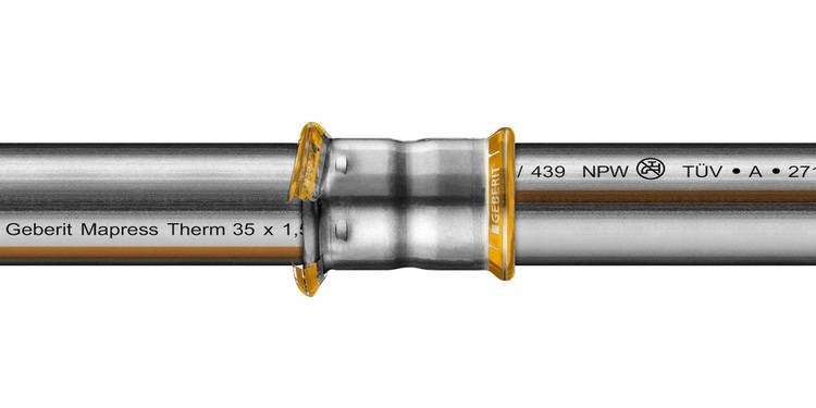 Optimierter ALT-Text: „Nahaufnahme einer metallischen Rohrverbindung im Heizungs- oder Trinkwassersystem: Zwei Edelstahlrohre, verbunden mit einer Pressfitting-Muffe vom Typ Geberit Mapress Therm 35 x 1, geeignet für den Einsatz in Sanitär- und Gebäudetechnikinstallationen.“.