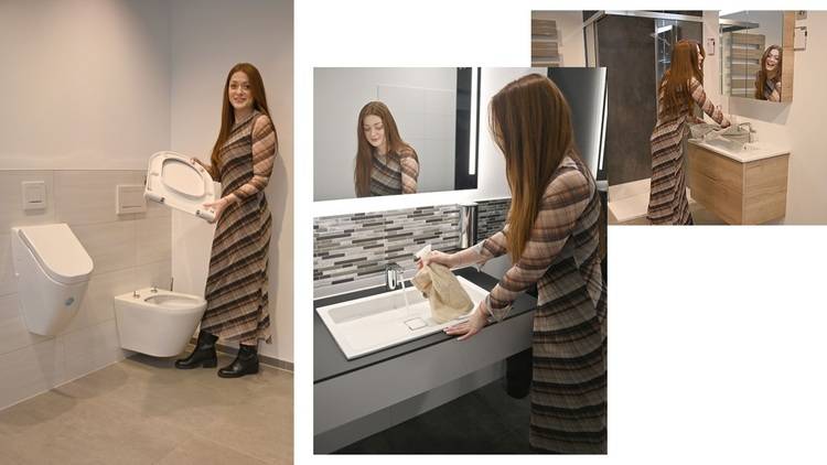 Optimierter ALT-Text für haustec.de: „Fachkraft präsentiert barrierefreie Sanitäreinrichtung mit höhenverstellbarem WC, berührungsloser Armatur und modernem Urinal in einem behindertengerechten Badezimmer – Lösungen für Gebäudetechnik.“ Begründung: Der Text beschreibt präzise und fachlich den Inhalt des Bildes aus Sicht der Zielgruppe, verzichtet bewusst auf irrelevante Details wie Kleidung oder Geschlecht der Person und hebt die barrierefreien, modernen Sanitärtechnologien hervor. Das unterstützt sowohl Barrierefreiheit als auch SEO für das Portal haustec.de.