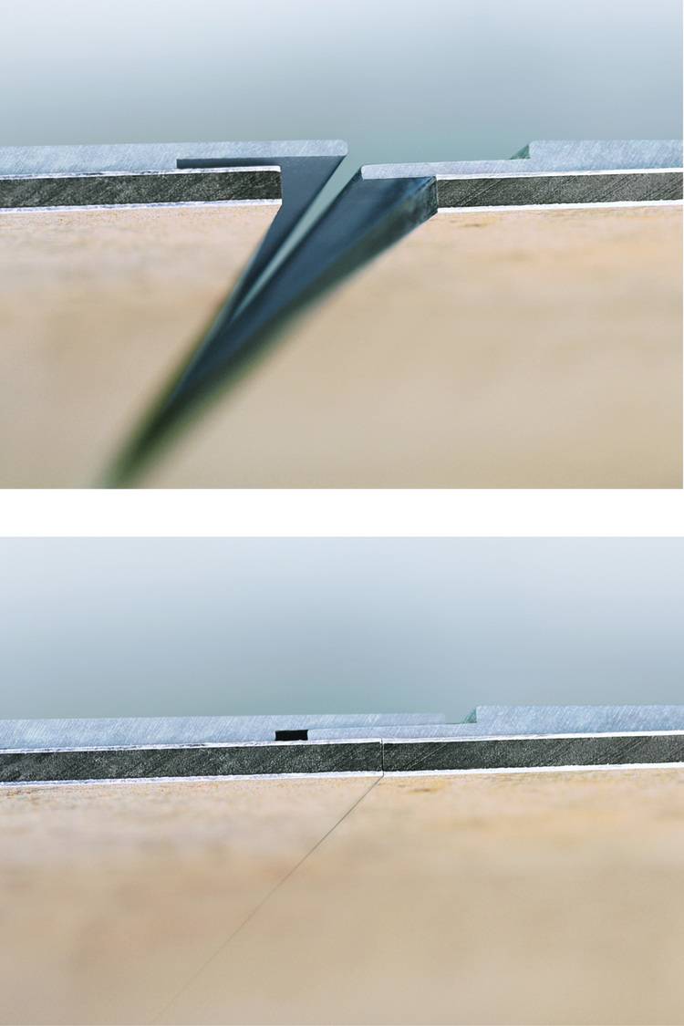 Optimierter ALT-Text: "Detailaufnahme: Eine Hand führt ein Cuttermesser entlang einer Markierung durch eine Gipskartonplatte - links der präzise angesetzte Schnitt, rechts die sauber getrennte Platte, beispielhaft für fachgerechte Vorbereitungen bei Installationsarbeiten im modernen Innenausbau.