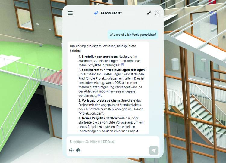 Chatfenster mit Schritt-für-Schritt-Anleitung zur Projektvorlagenerstellung, im Hintergrund moderne Gebäudetreppe mit Glasgeländern.