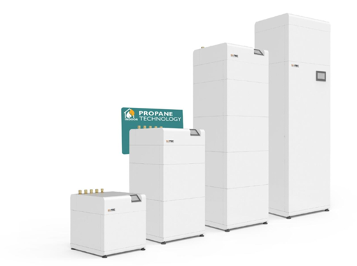 Vier weiße, quaderförmige Propangas-Technikmodule unterschiedlicher Höhe stehen nebeneinander - beispielhaft für moderne Gebäudetechnik-Lösungen.