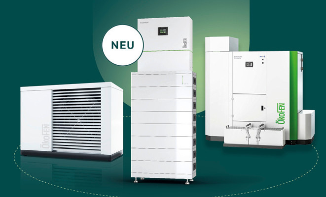 Drei moderne Pelletheizungen von ÖkoFEN, weiß-grün, freistehend vor blauem Hintergrund, für energieeffiziente Gebäudetechnik-Lösungen.
