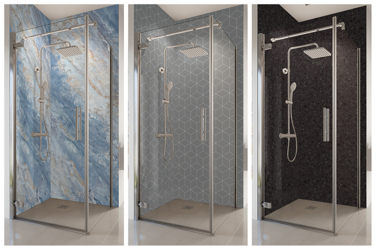 Drei moderne Glasduschen mit unterschiedlichen Wandgestaltungen: Blaue Marmoroptik, graue geometrische Fliesen und schwarze Steinverkleidung.