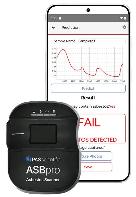 ASBpro Asbest-Scanner mit Smartphone, der für Fachkräfte der Gebäudetechnik einen rot markierten Fehler „ASBEST NACHGEWIESEN“ anzeigt.