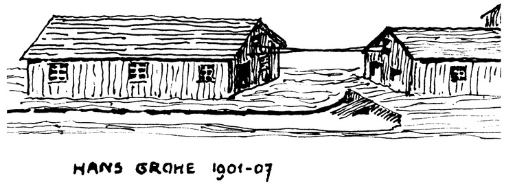 Schwarz-weiße Zeichnung zweier Holzhütten, darunter die Beschriftung „Hans Grove 1901–07“; historische Bauweise im Gebäudebestand.
