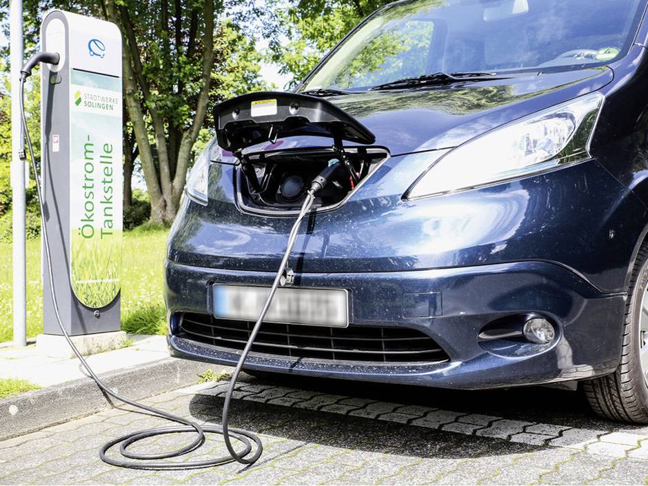 Firmenwagen-Test 2017: Elektro gegen Benziner
