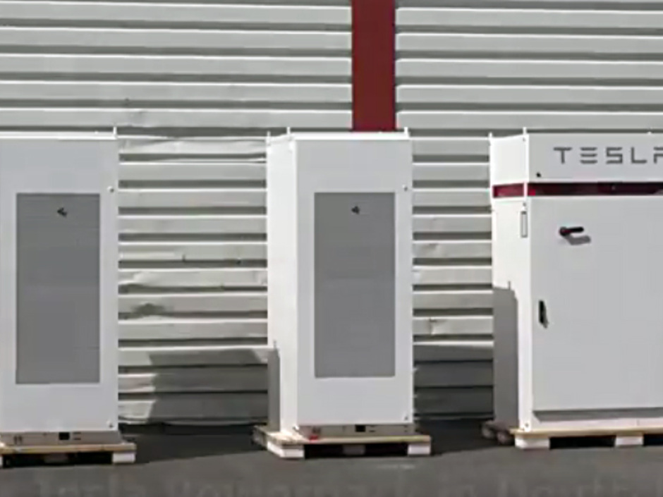 Tesla Powerpack: Akku-Riese erstmals in Deutschland installiert Tesla Powerpack: Akku-Riese erstmals in Deutschland installiert