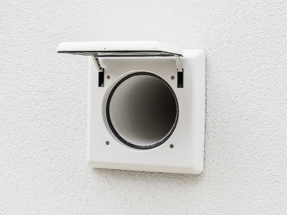 Schwachstelle Ausblasgitter: Mauerkasten öffnet und schließt automatisch Schwachstelle Ausblasgitter: Mauerkasten öffnet und schließt automatisch