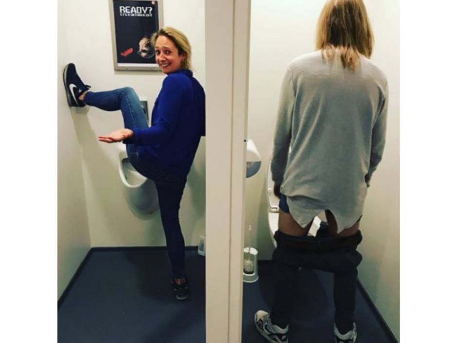 Pissoir-Pinkeln: Frauen-Protest gegen zu wenige Toiletten Pissoir-Pinkeln: Frauen-Protest gegen zu wenige Toiletten