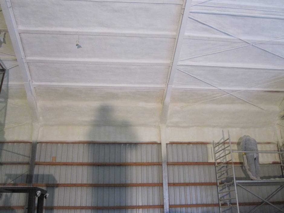 Brandhemmende Beschichtung für Gebäudeisolierung mit PUR-Spritzschaum Brandhemmende Beschichtung für Gebäudeisolierung mit PUR-Spritzschaum