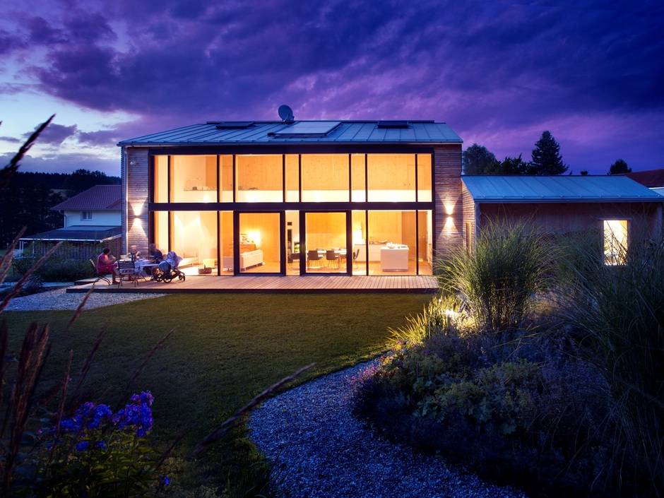 Hebe-Schiebe-Tür HST 115 Sky Plus: Leichtigkeit in der Glasfassade Hebe-Schiebe-Tür HST 115 Sky Plus: Leichtigkeit in der Glasfassade