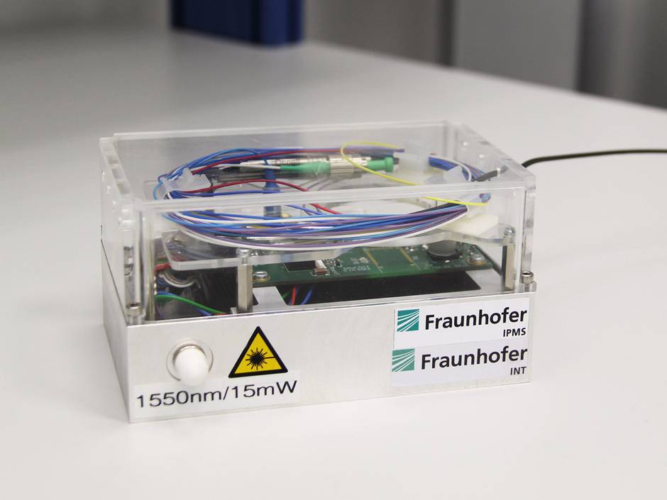 Sensor mit Faser-Bragg-Gitter: Smarte Alarmanlage erkennt Einbruchsversuch Sensor mit Faser-Bragg-Gitter: Smarte Alarmanlage erkennt Einbruchsversuch
