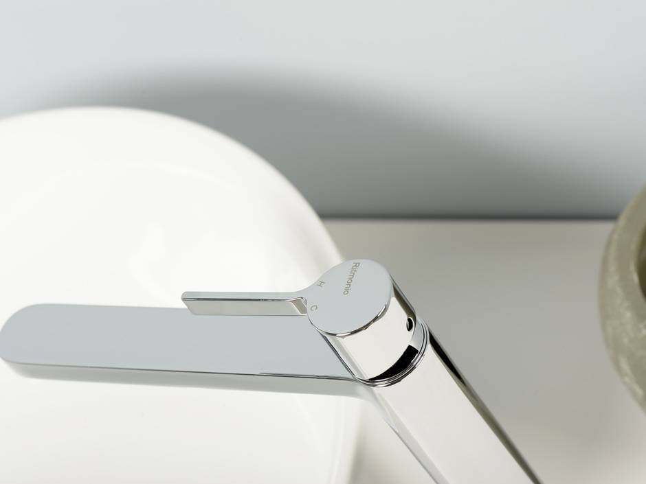 Tie, Tip, Tab: Sparsame Armaturen von Ritmonio Tie, Tip, Tab: Sparsame Armaturen von Ritmonio