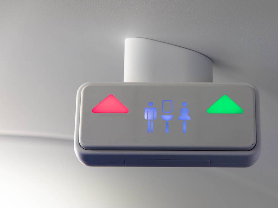 Flugzeug kehrt um wegen defekter Toilette - mit 85 Installateuren an Bord