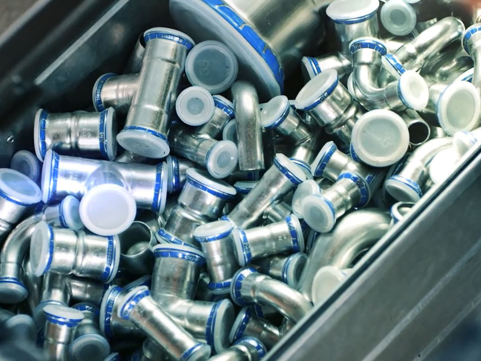 Geberit verlost milliardstes Pressfitting in Gold Geberit verlost milliardstes Pressfitting in Gold