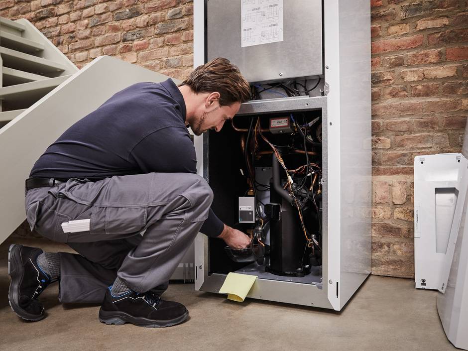 Nehmen Werkskundendienste dem Fachhandwerker Arbeit ab - oder weg? Nehmen Werkskundendienste dem Fachhandwerker Arbeit ab - oder weg?