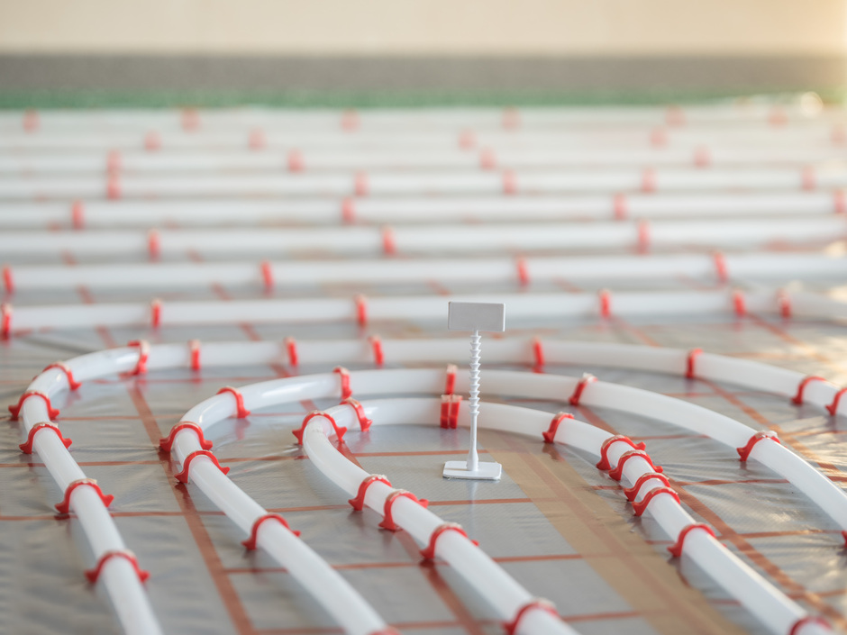 Flächenheizung und -kühlung weiter auf dem Vormarsch Flächenheizung und -kühlung weiter auf dem Vormarsch