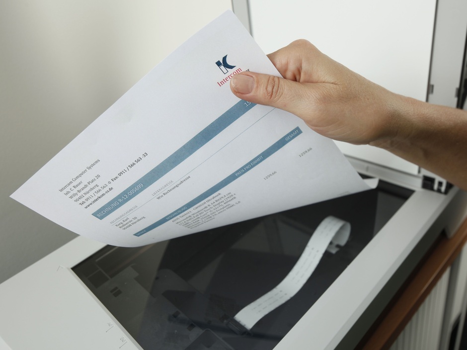 Rechnungen werden digitaler, aber Belege kommen oft noch auf Papier Rechnungen werden digitaler, aber Belege kommen oft noch auf Papier