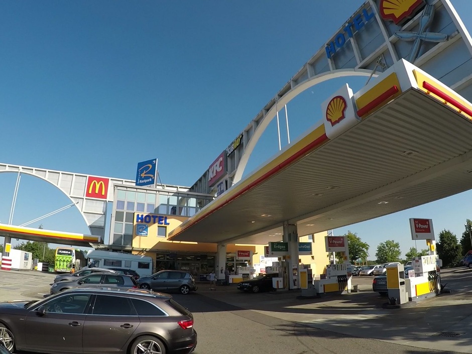 Autohöfe und Raststätten im Vergleich: So krass sind die Preisunterschiede Autohöfe und Raststätten im Vergleich: So krass sind die Preisunterschiede
