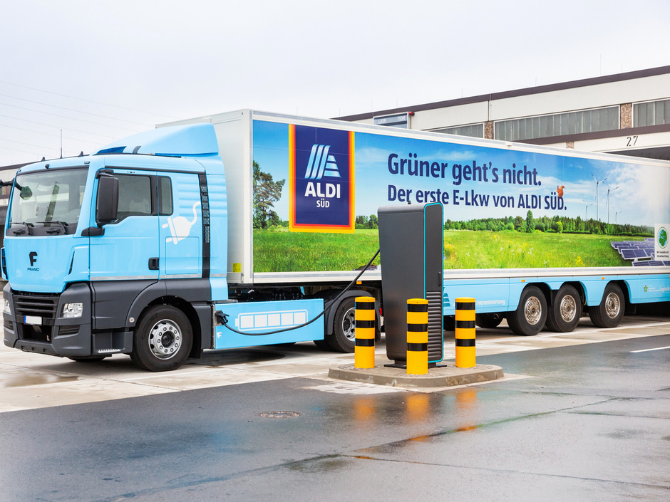 Aldi Süd testet ersten elektrischen 40-Tonner Aldi Süd testet ersten elektrischen 40-Tonner