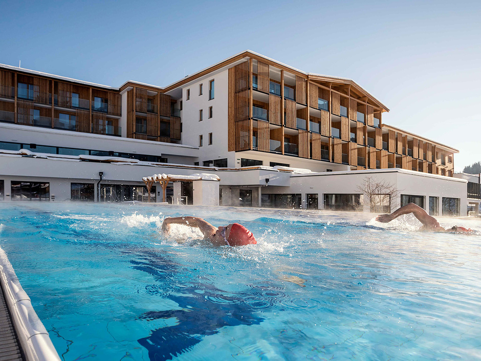 Vier iDM Wärmepumpen sorgen im Sportresort "Hohe Salve" für Heizung, Kühlung und Warmwasser Vier iDM Wärmepumpen sorgen im Sportresort "Hohe Salve" für Heizung, Kühlung und Warmwasser