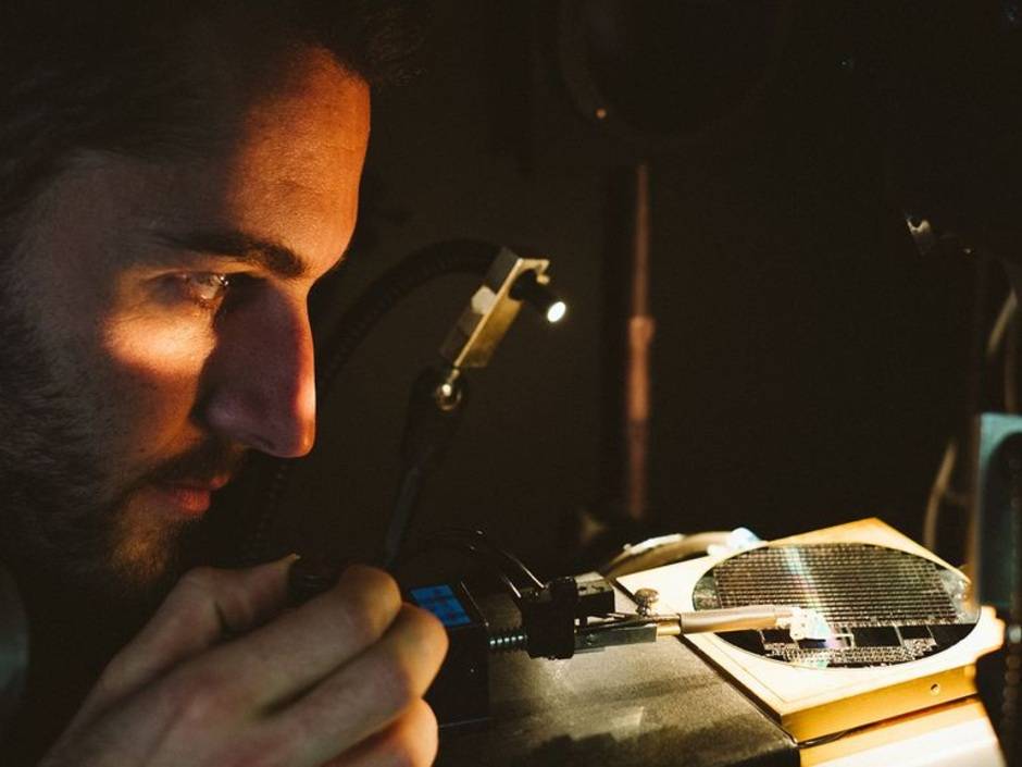 Forschung: Wirkungsgradrekord für Mehrfachsolarzelle Forschung: Wirkungsgradrekord für Mehrfachsolarzelle