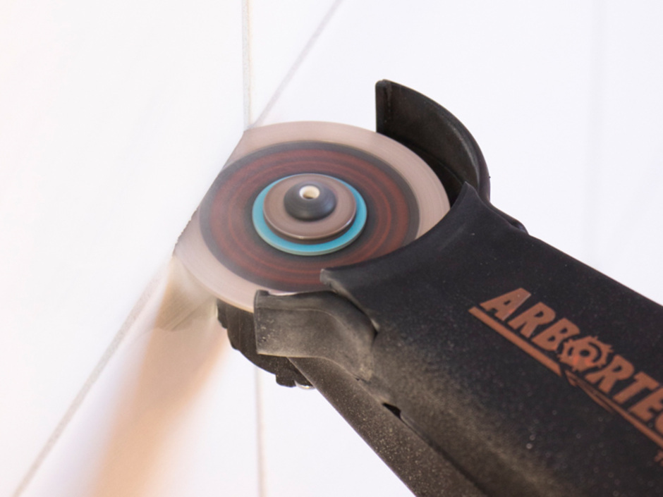 Schleifen und Schneiden mit dem Arbortech Mini Grinder Trade Schleifen und Schneiden mit dem Arbortech Mini Grinder Trade