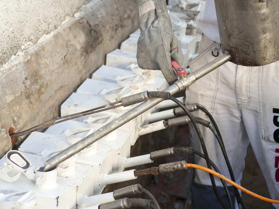 Isotec: Mit Paraffin gegen Feuchte im Mauerwerk Isotec: Mit Paraffin gegen Feuchte im Mauerwerk