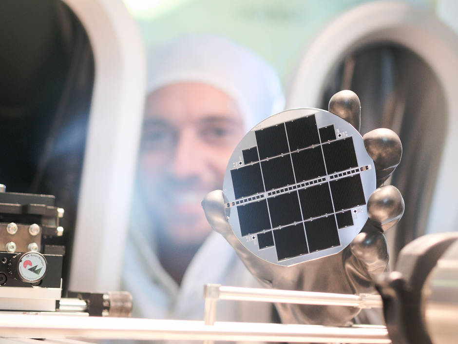 Wirkungsgrad: Fraunhofer ISE bricht Weltrekorde bei Dreifachsolarzelle Wirkungsgrad: Fraunhofer ISE bricht Weltrekorde bei Dreifachsolarzelle