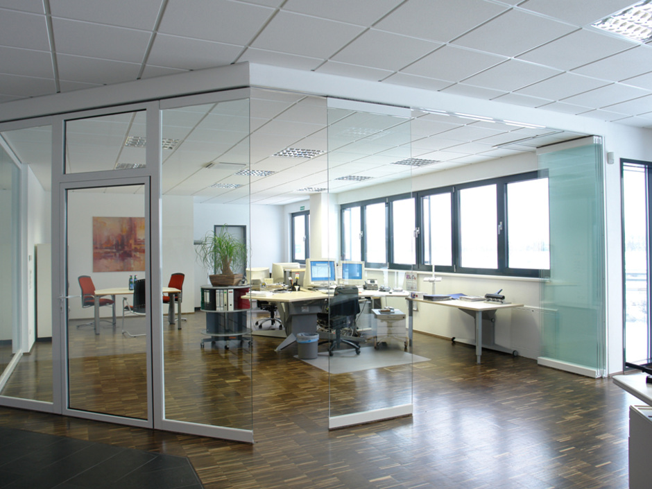 Sunflex: Barrierefreiheit mit Glas-Schiebewänden Sunflex: Barrierefreiheit mit Glas-Schiebewänden