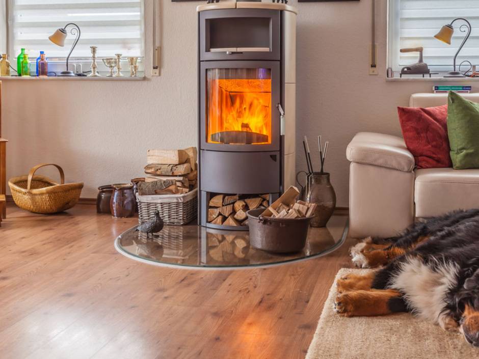 Heizen mit Holz: Vier Feuerungsvarianten im Vergleich Heizen mit Holz: Vier Feuerungsvarianten im Vergleich