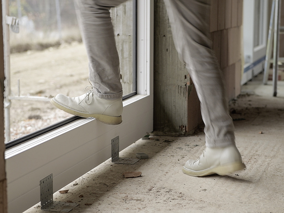 VFF: Zweistufiger Einbau mit Vorab-Montagezargen schützt neue Fenster