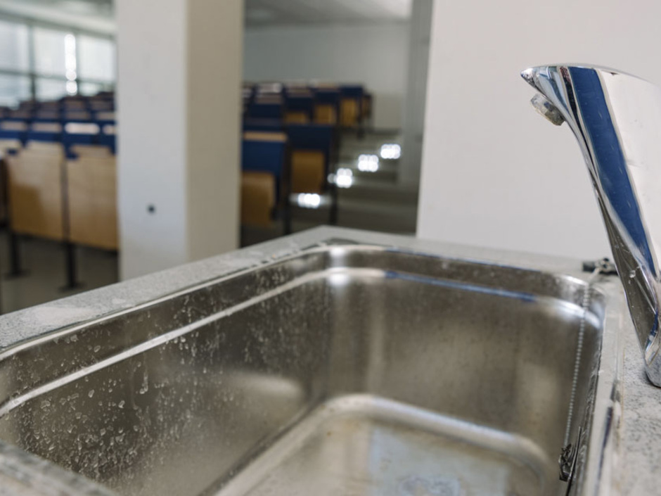 Lockdown: Gesundheitsrisiko durch Legionellen in stillgelegten Gebäuden Lockdown: Gesundheitsrisiko durch Legionellen in stillgelegten Gebäuden