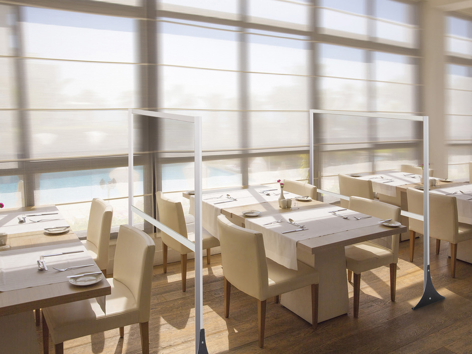 Koralle: Glasschutzwände jetzt auch als Bodensteher Koralle: Glasschutzwände jetzt auch als Bodensteher