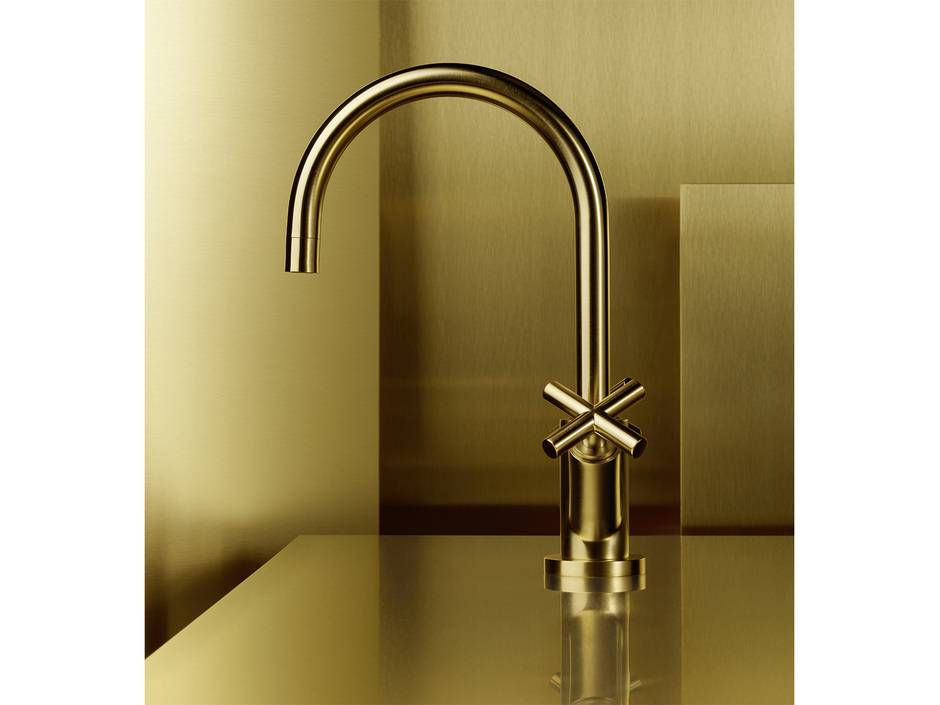 Messing gebürstet: Armatur Dornbracht Tara mit Goldüberzug Messing gebürstet: Armatur Dornbracht Tara mit Goldüberzug