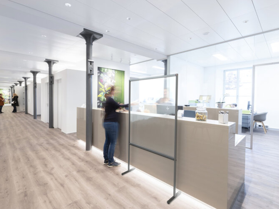 Hailo Well Care: Schutzwand für Büros und Theken Hailo Well Care: Schutzwand für Büros und Theken