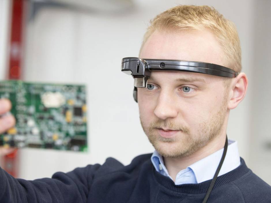 Künstliche Intelligenz unterstützt Fachkräfte bei der Montage Künstliche Intelligenz unterstützt Fachkräfte bei der Montage