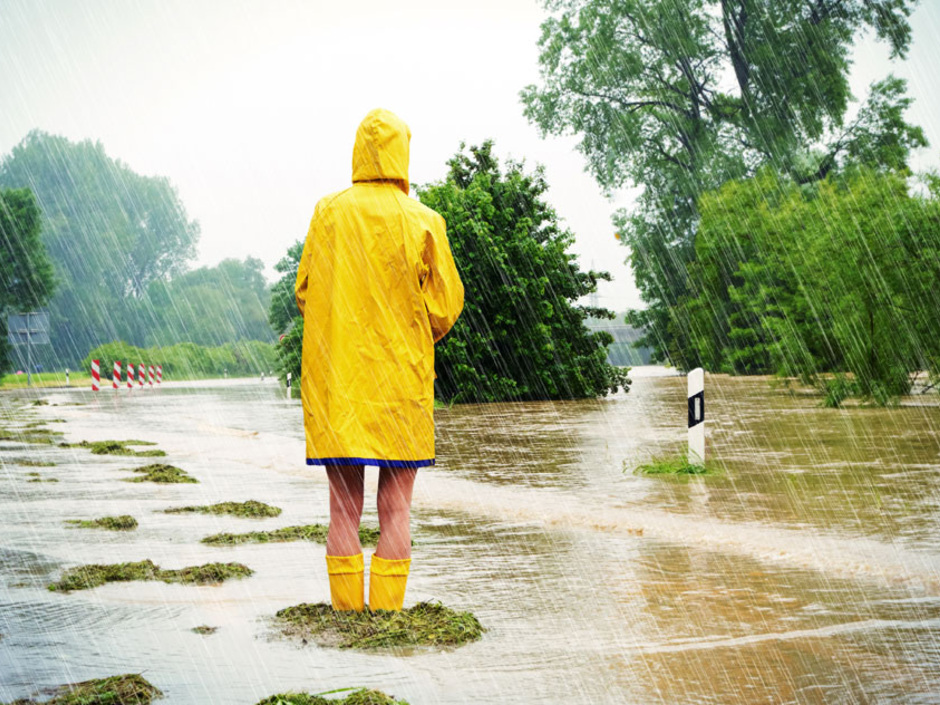 Starkregen und Hochwasser: Was zahlt die Versicherung? 