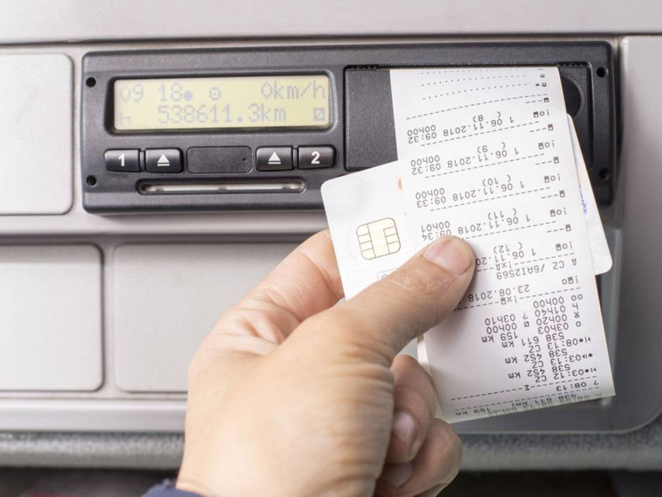 Digitaler Tachograph: EU-Parlament nimmt Bestimmungen zum Fahrtenschreiber an