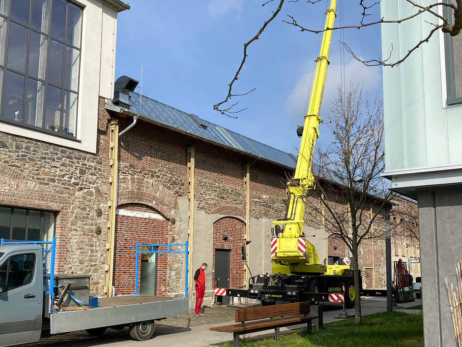 Glasbruch durch Verdichtungsarbeiten Glasbruch durch Verdichtungsarbeiten