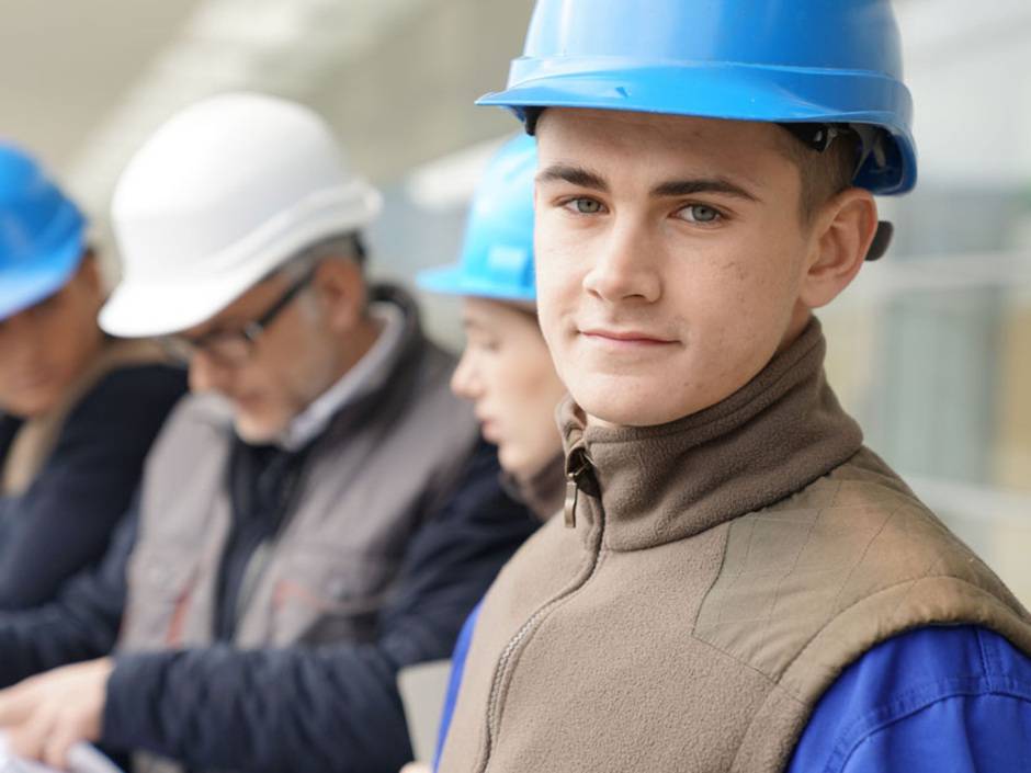Bauindustrie sichert Finanzierung der überbetrieblichen Ausbildung Bauindustrie sichert Finanzierung der überbetrieblichen Ausbildung