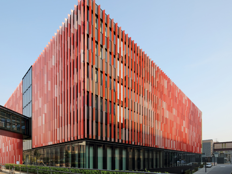 Changierende Lamellenfassade am CIO in Köln von HD Wahl Changierende Lamellenfassade am CIO in Köln von HD Wahl